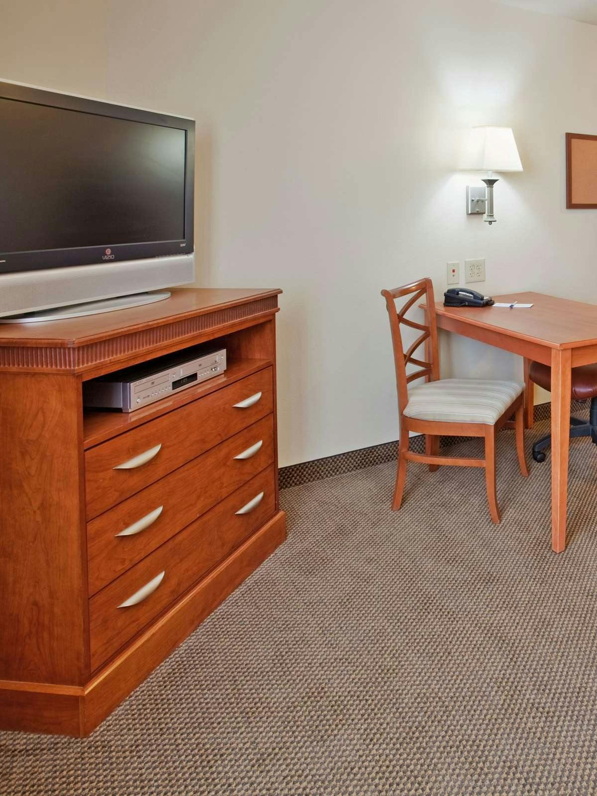 Hotel Candlewood Suites Joplin photo 2