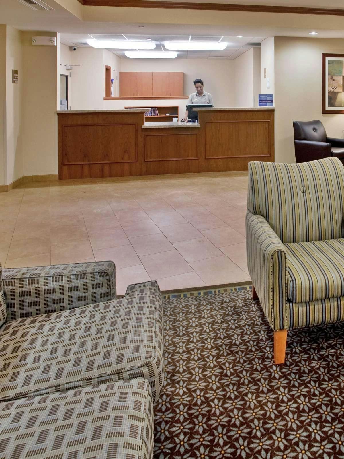 Hotel Candlewood Suites Kansas City Northeast photo 3