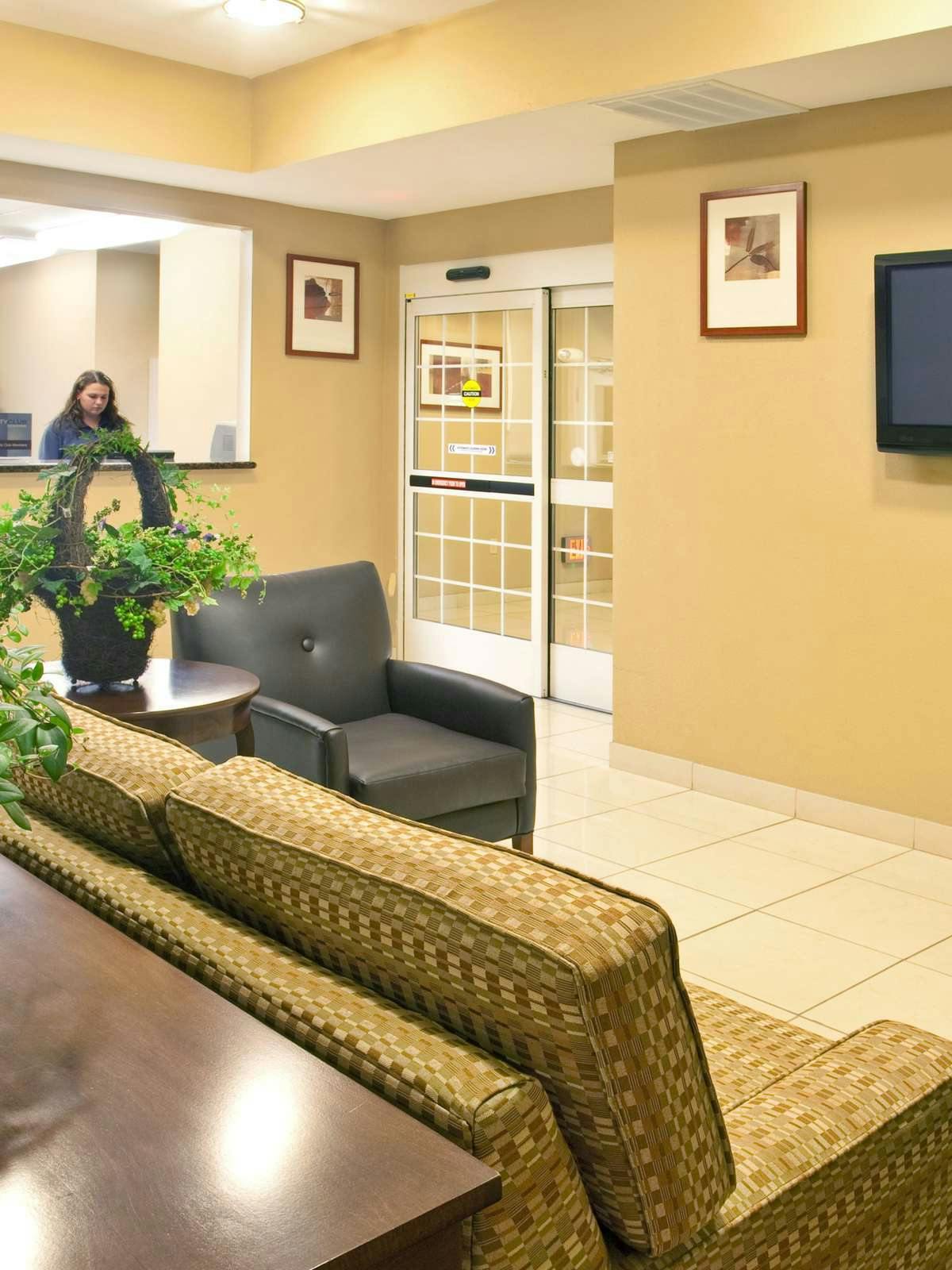 Hotel Candlewood Suites South Bend Airport photo 2