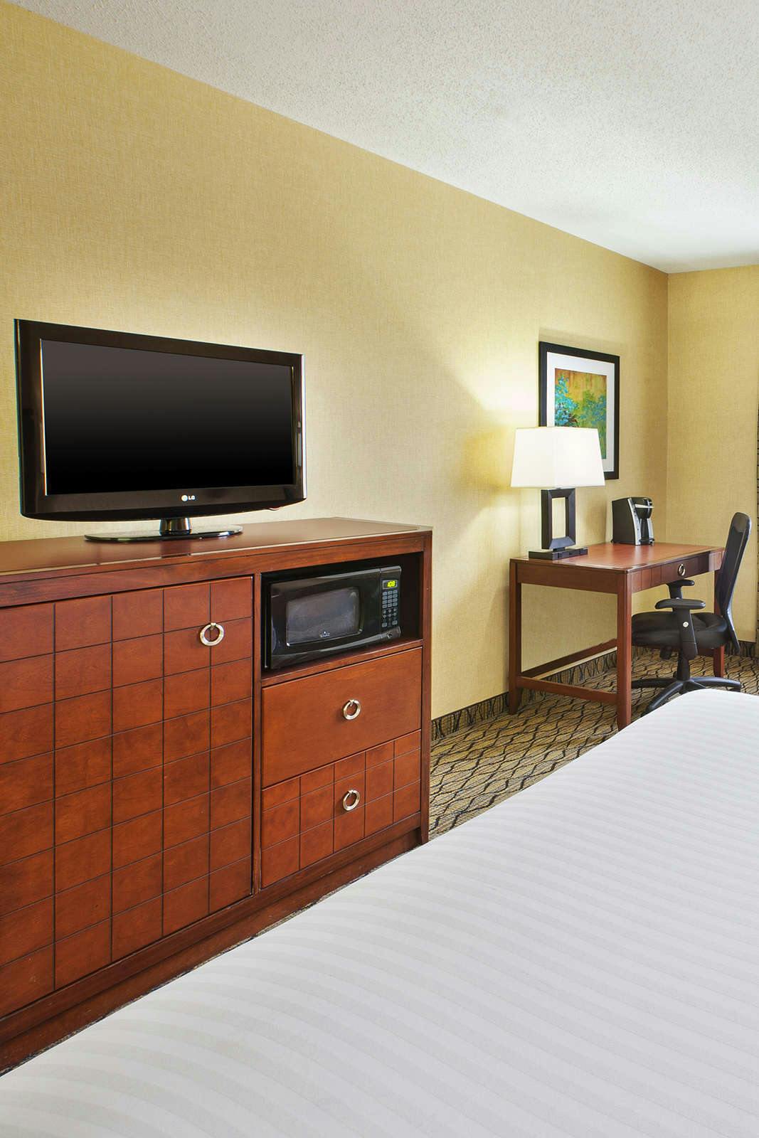 Hotel Holiday Inn Express Hotel & Suites Belleville photo 4