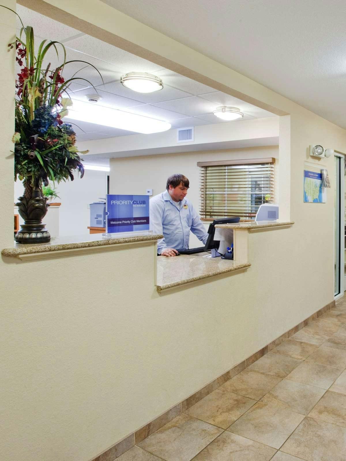 Hotel Candlewood Suites Savannah Airport photo 4