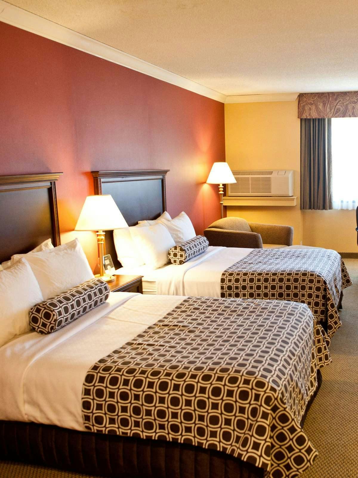 Hotel Crowne Plaza Edison photo 1