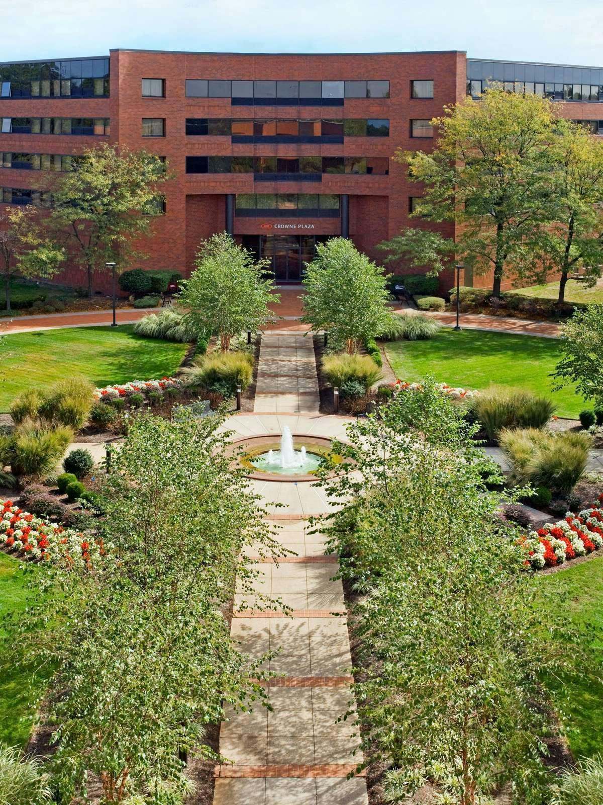 Hotel Crowne Plaza Edison photo 5