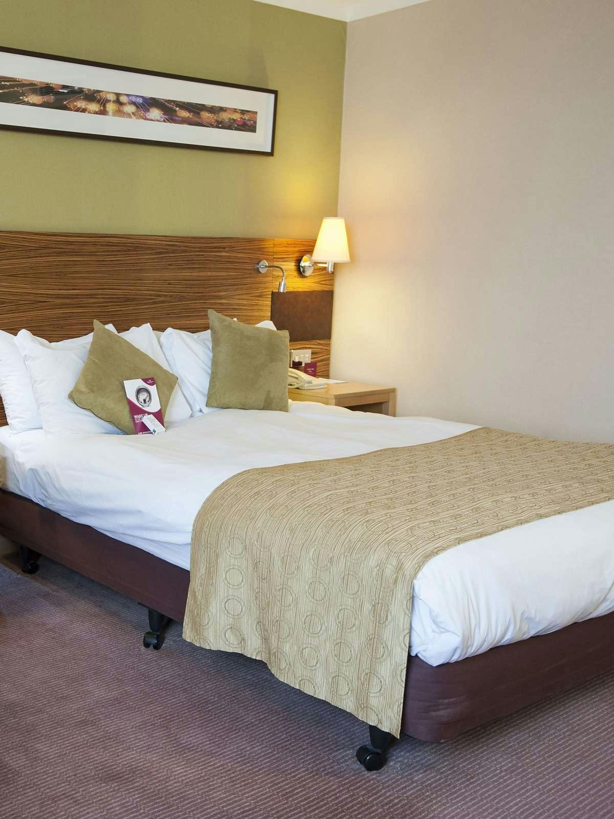 Hotel Crowne Plaza Chester photo 1