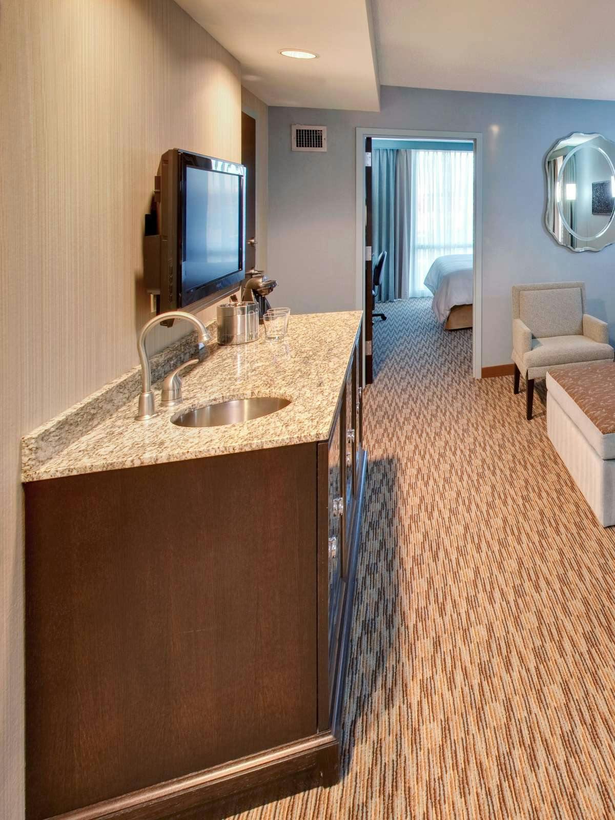 Hotel Crowne Plaza Lombard Downers Grove photo 2