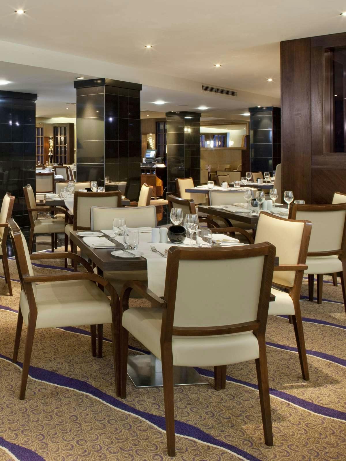 Hotel Crowne Plaza London Ealing photo 3