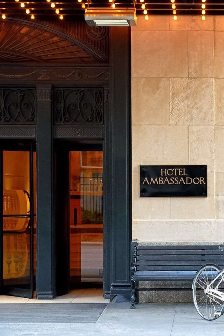 Chicago Hotel Collection Ambassador Gold Coast