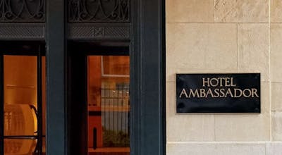 Chicago Hotel Collection Ambassador Gold Coast