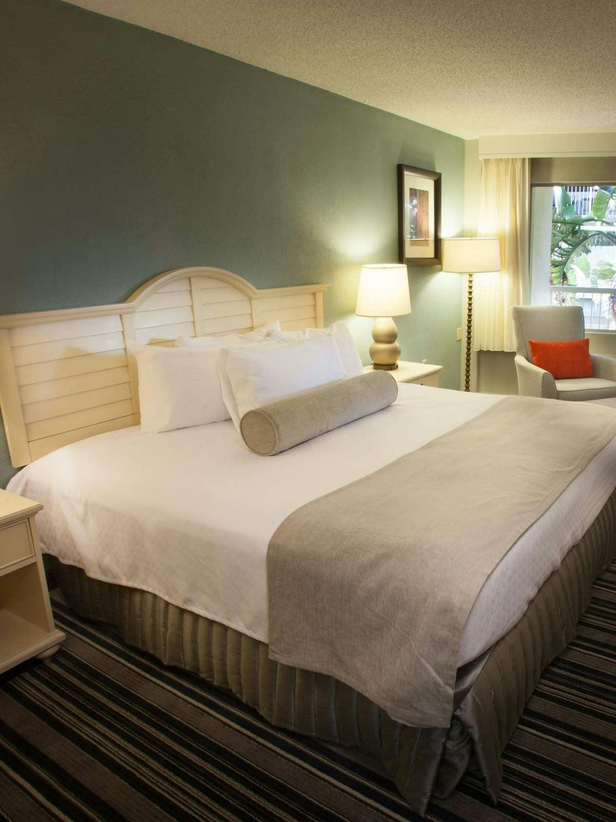 Hotel Crowne Plaza Melbourne Oceanfront photo 1