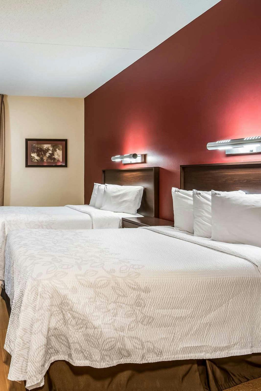 Hotel Red Roof PLUS+ Long Island – Garden City photo 4