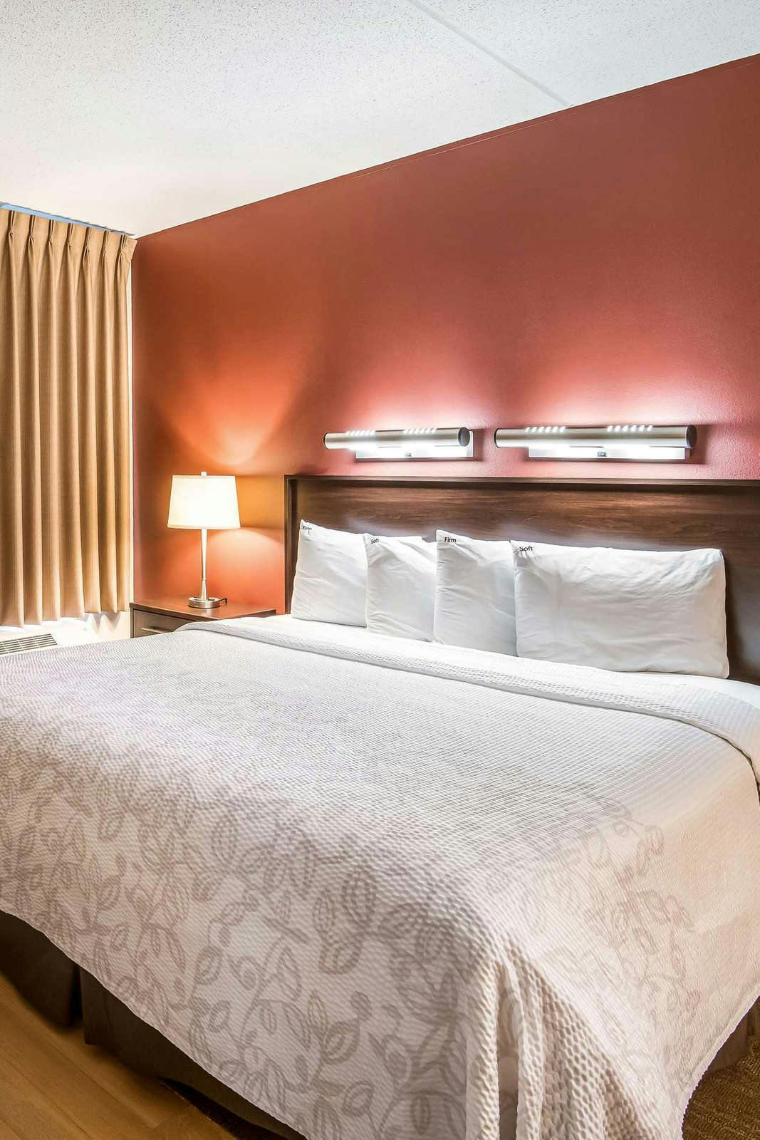 Hotel Red Roof PLUS+ Long Island – Garden City photo 1