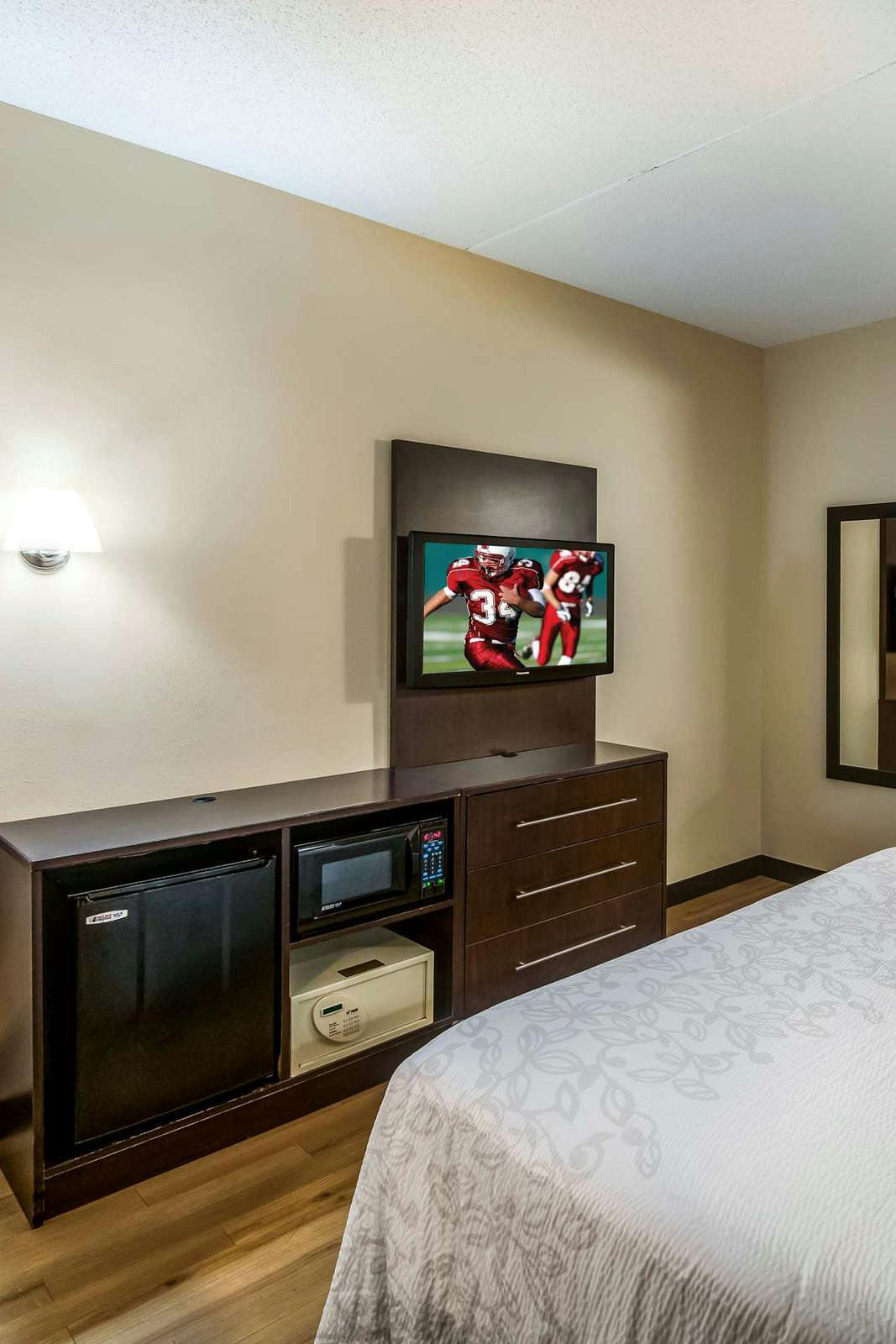 Hotel Red Roof PLUS+ Long Island – Garden City photo 5