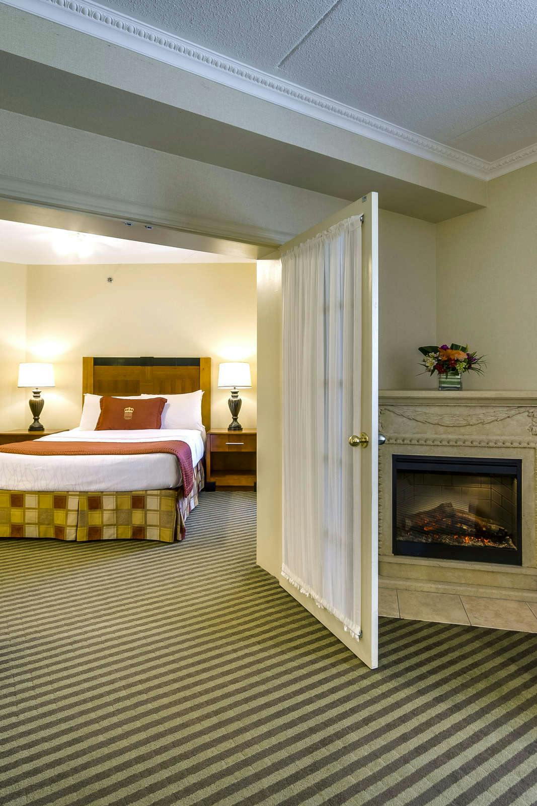 Hotel Monte Carlo Inn Barrie Suites photo 1