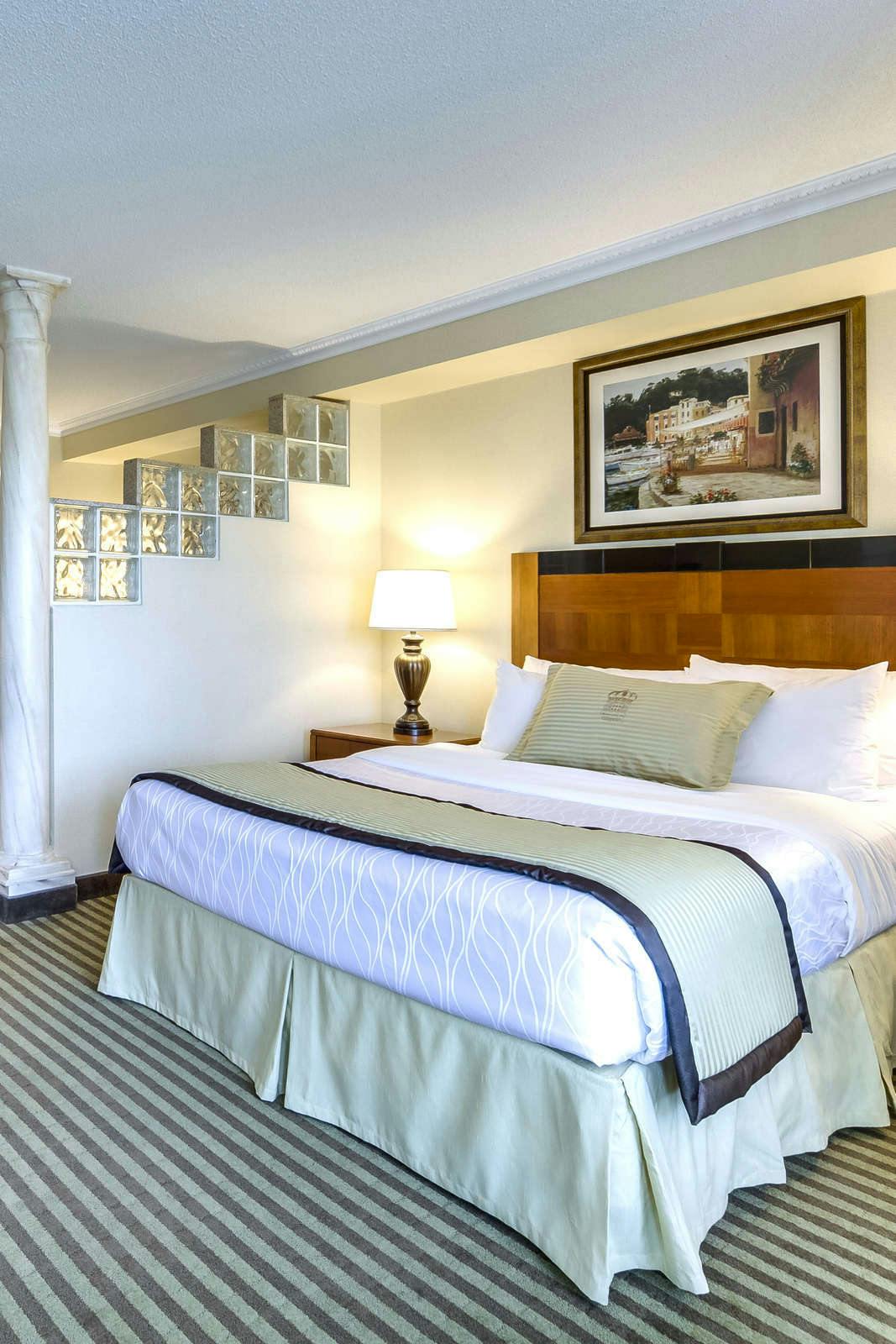 Hotel Monte Carlo Inn Barrie Suites photo 3
