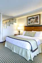Hotel Monte Carlo Inn Barrie Suites photo 3