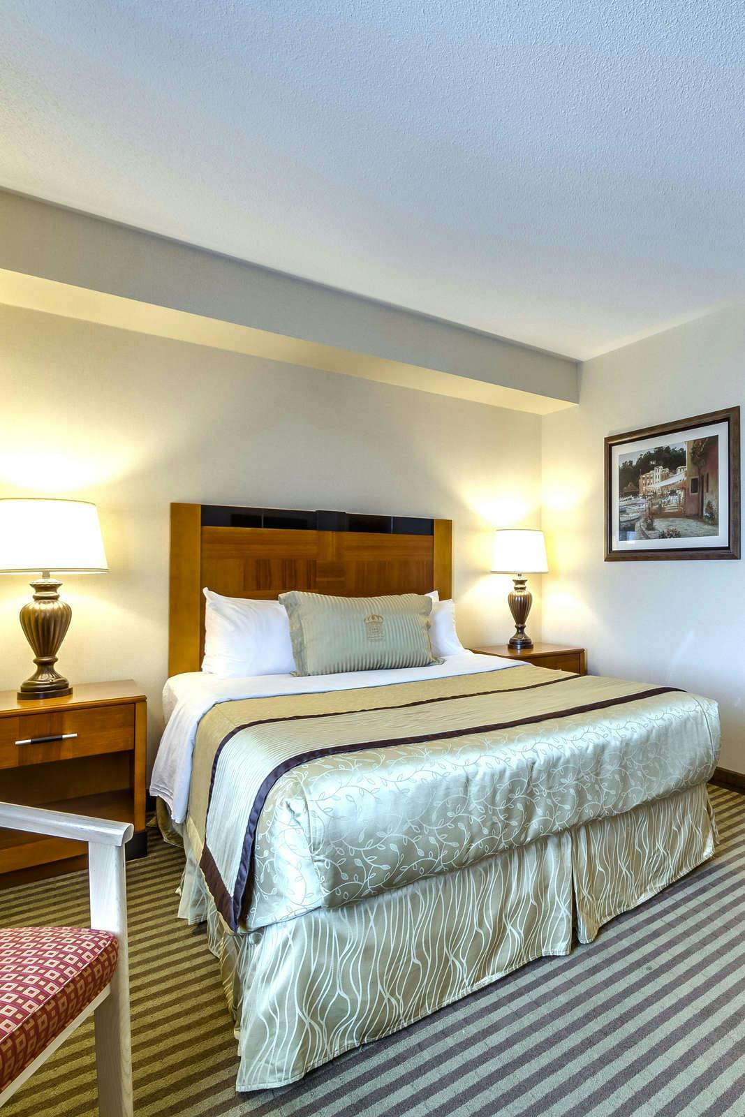 Hotel Monte Carlo Inn Barrie Suites photo 4