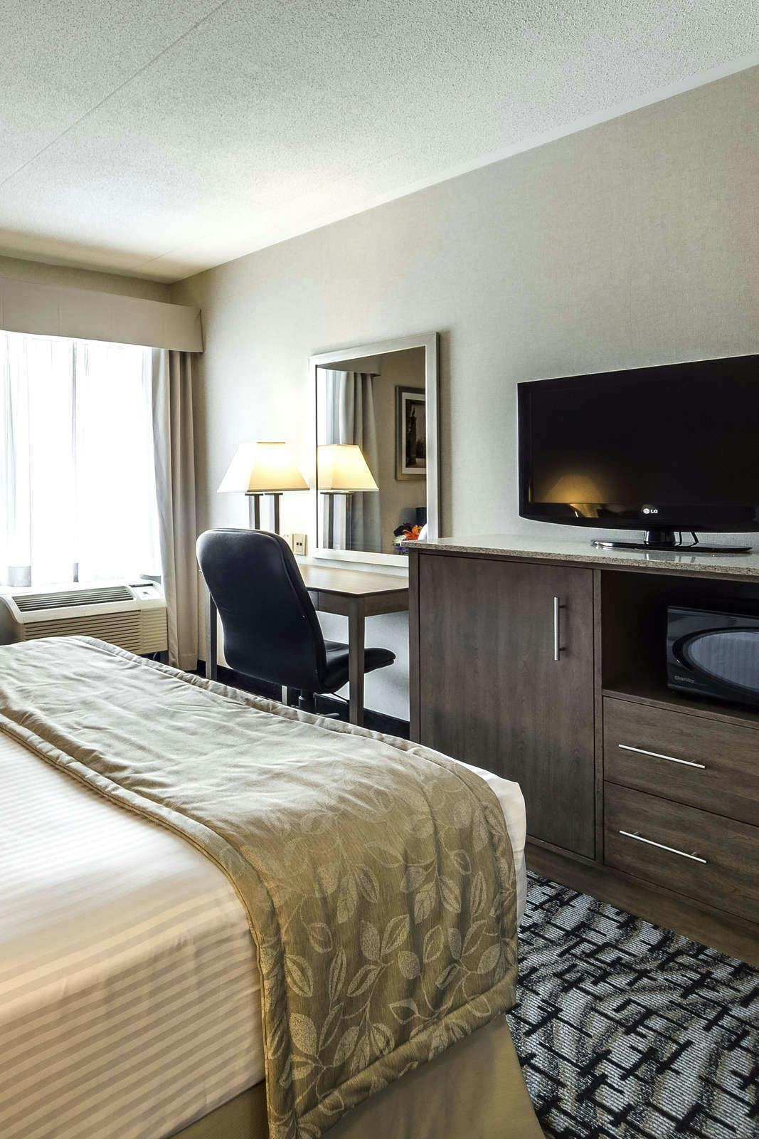 Hotel Monte Carlo Inn Oakville photo 5