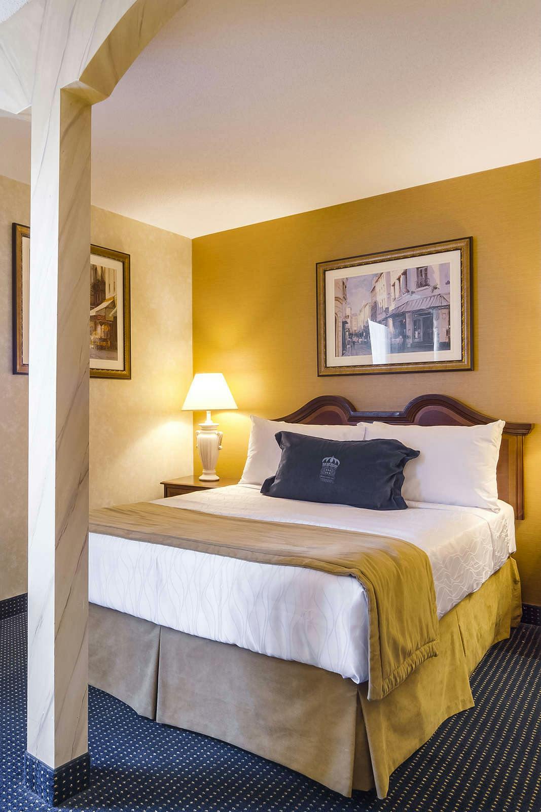 Hotel Monte Carlo Inn Airport Suites photo 1