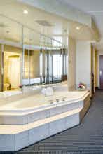 Hotel Monte Carlo Inn Airport Suites photo 3
