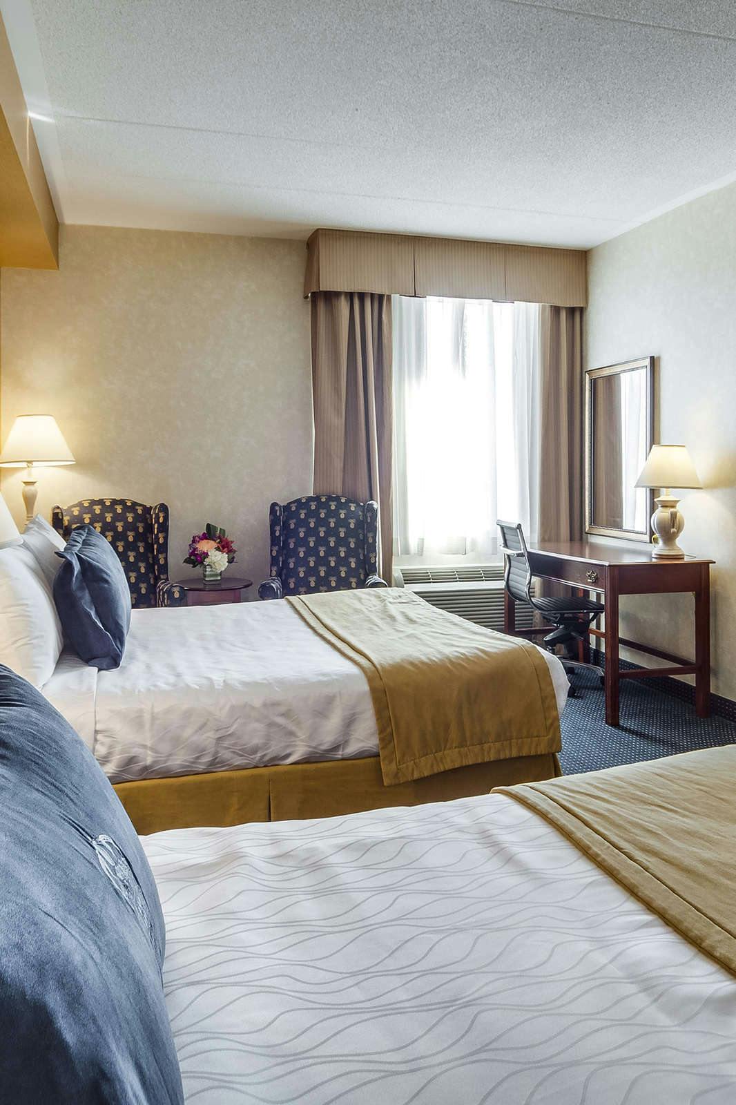 Hotel Monte Carlo Inn Airport Suites photo 2