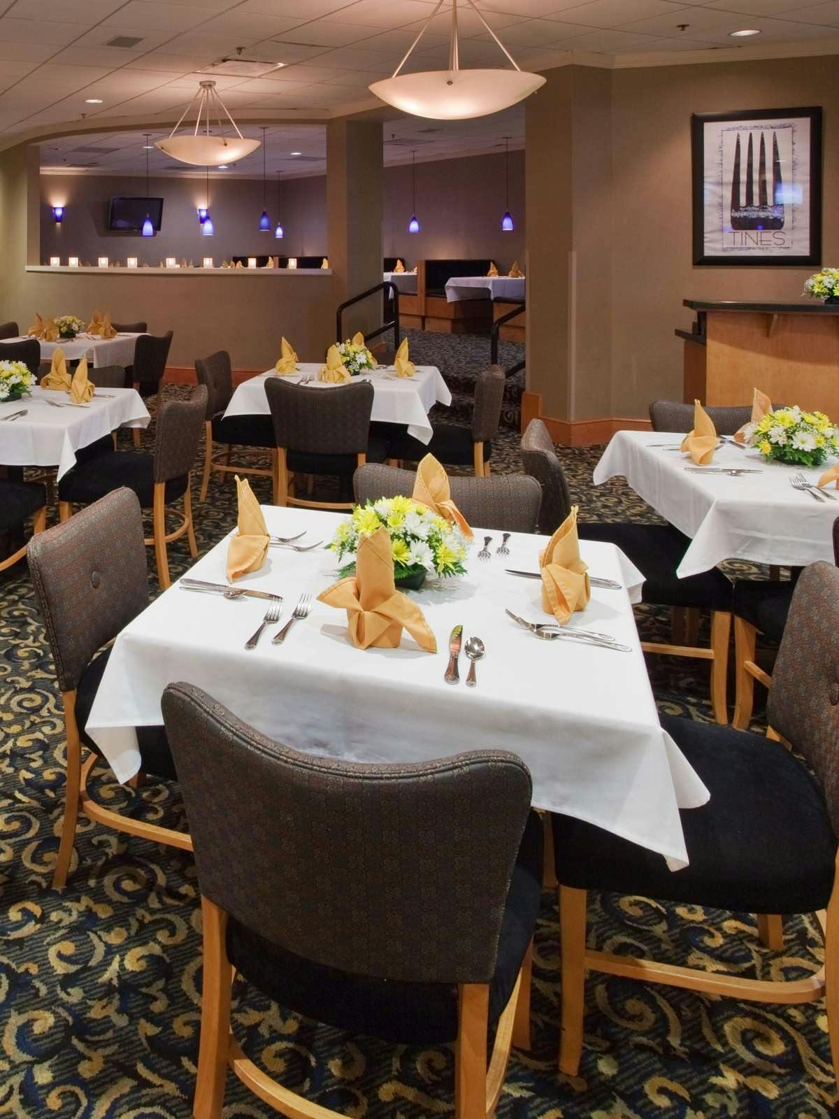 Hotel Crowne Plaza Virginia Beach Town Center photo 2