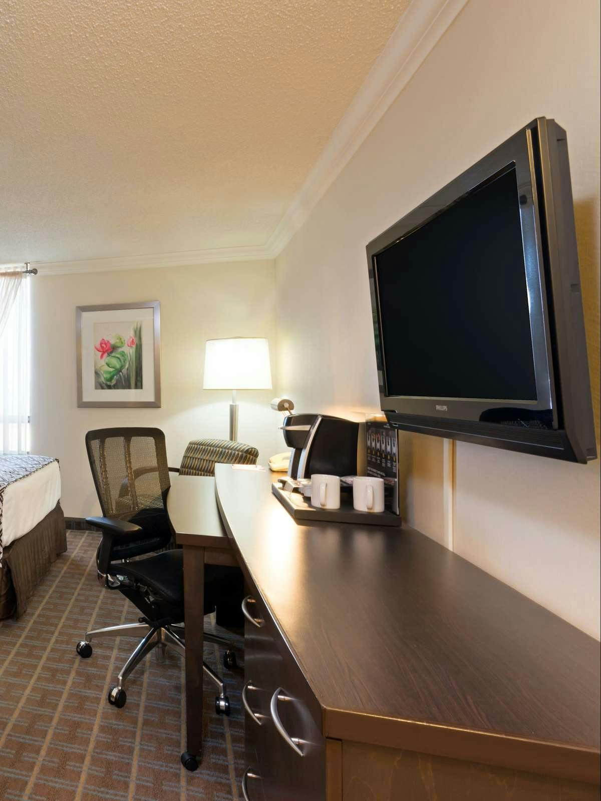 Hotel Crowne Plaza Toronto Airport photo 2