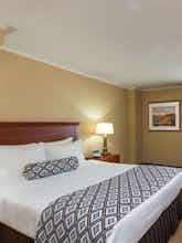 Hotel Crowne Plaza Toronto Airport photo 1