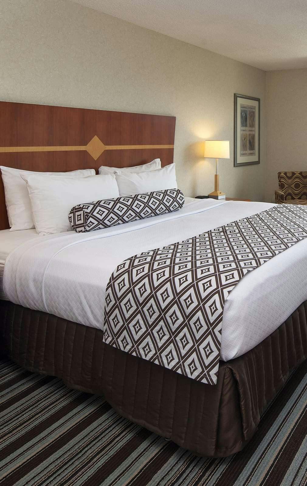 Hotel Crowne Plaza Ventura Beach photo 1