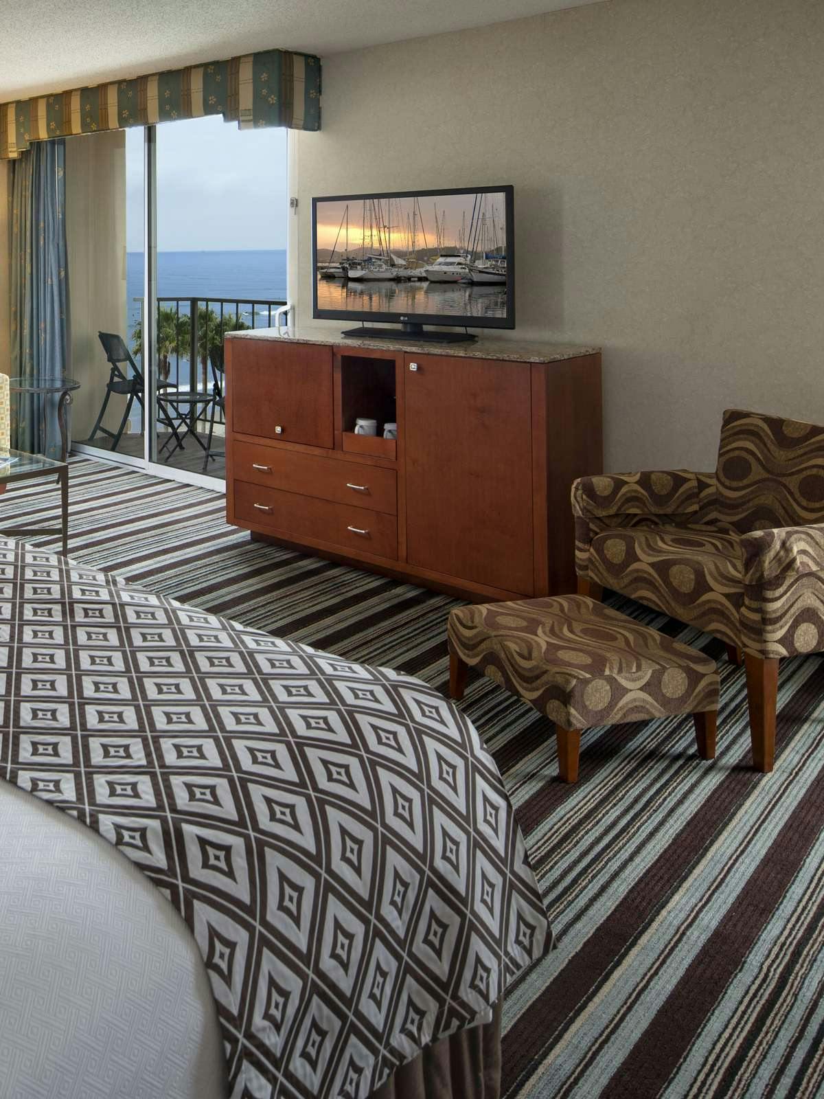 Hotel Crowne Plaza Ventura Beach photo 2