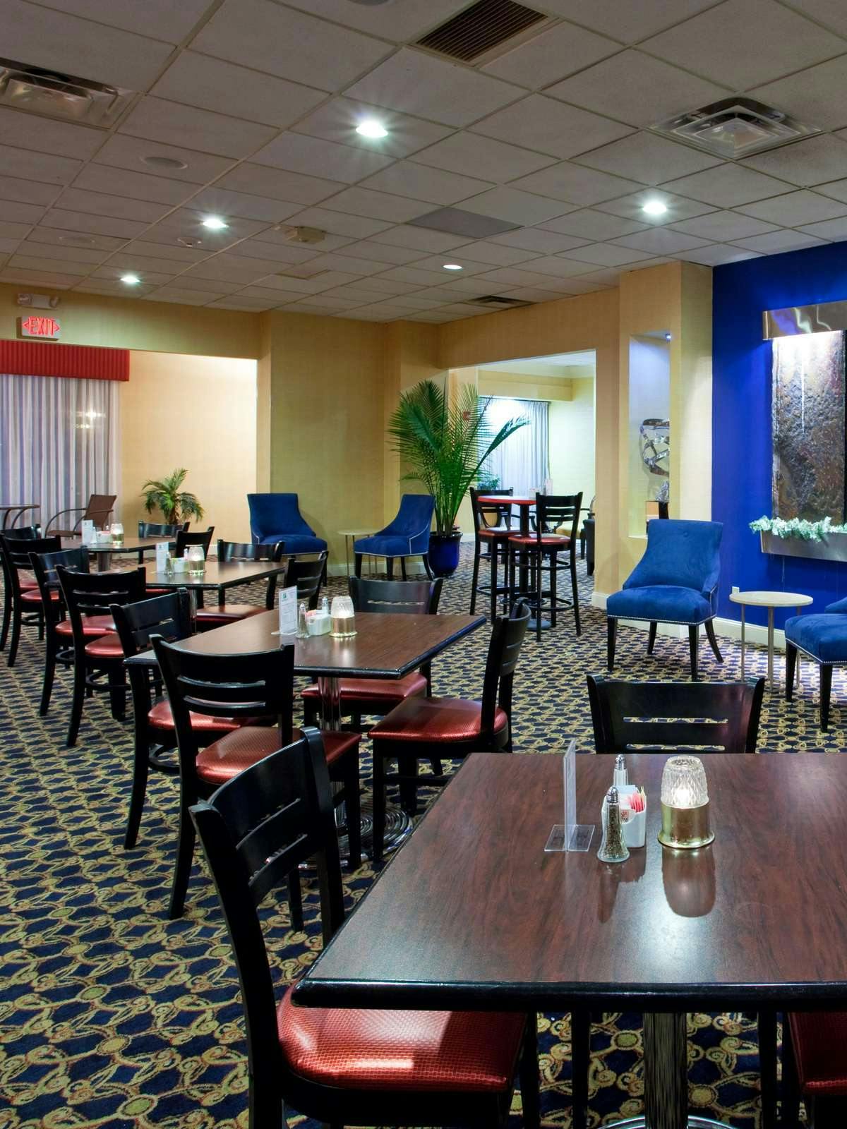 Hotel Holiday Inn Akron West photo 4