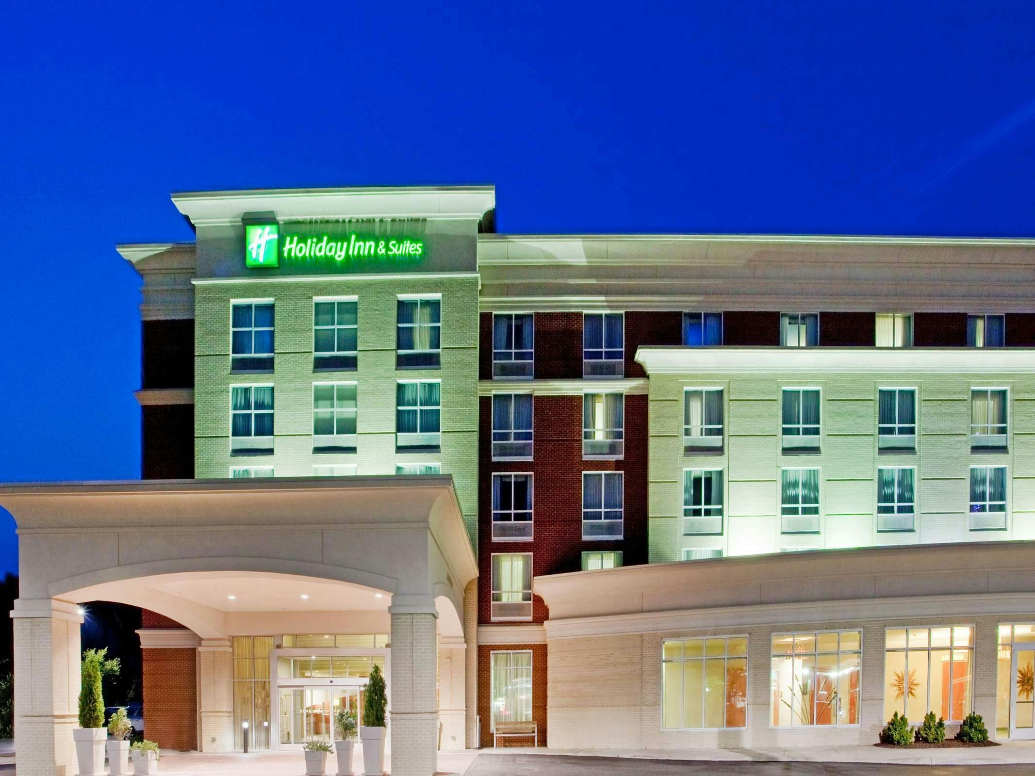 Holiday Inn & Suites Gateway