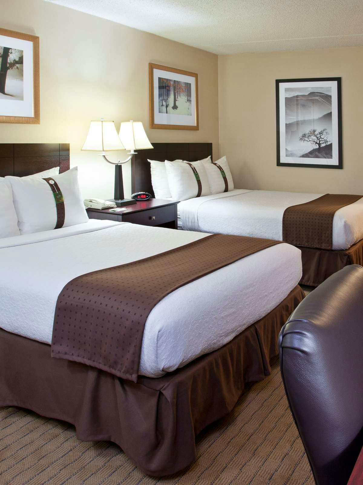 Hotel Holiday Inn Canton (Belden Village) photo 2