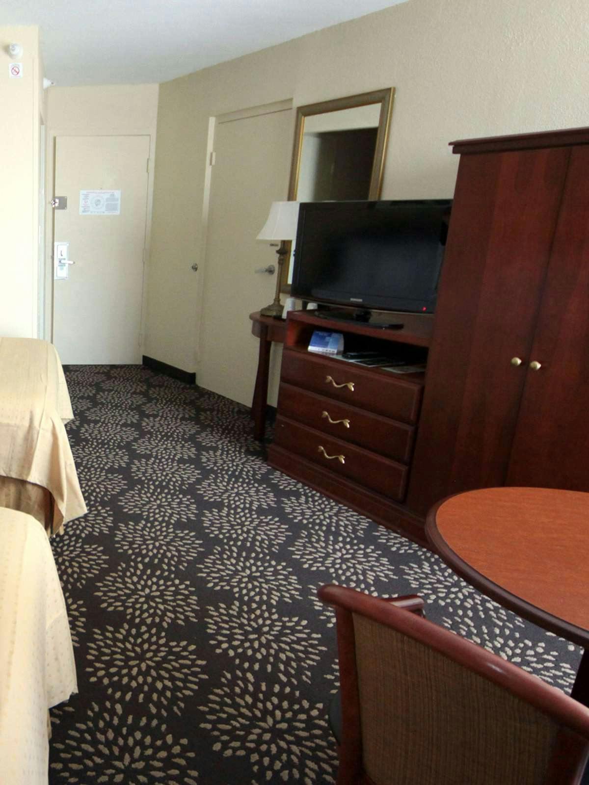Hotel Holiday Inn Charleston Riverview photo 2