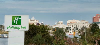 Holiday Inn Charleston Riverview