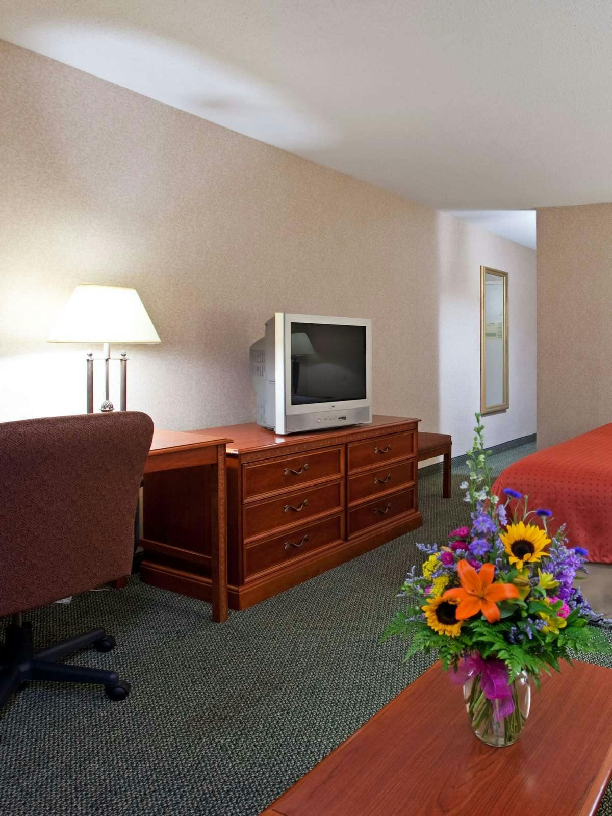 Hotel Holiday Inn Cincinnati Riverfront photo 2