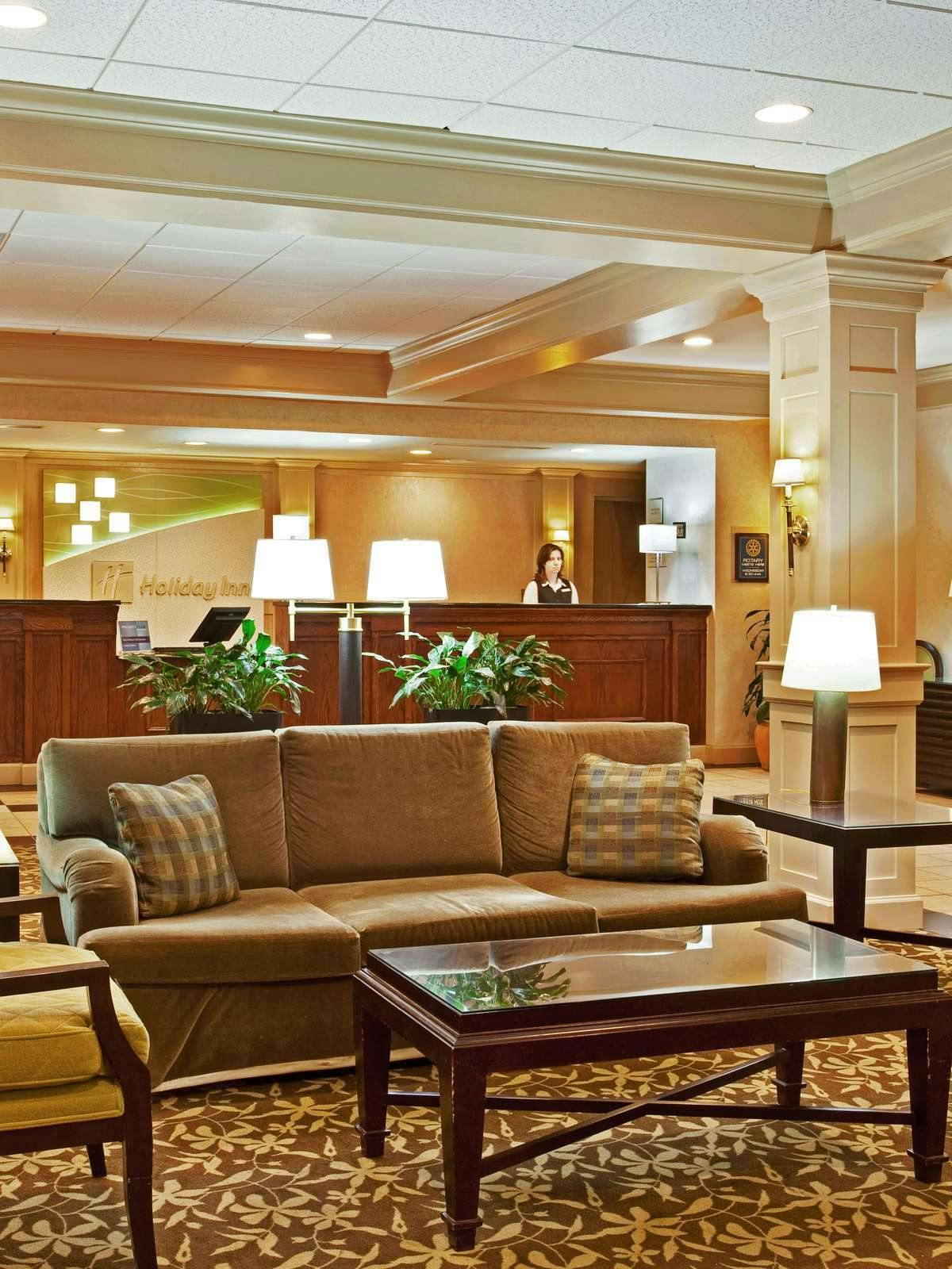 Hotel Holiday Inn Chicago NW Crystal Lake Convention Center photo 3