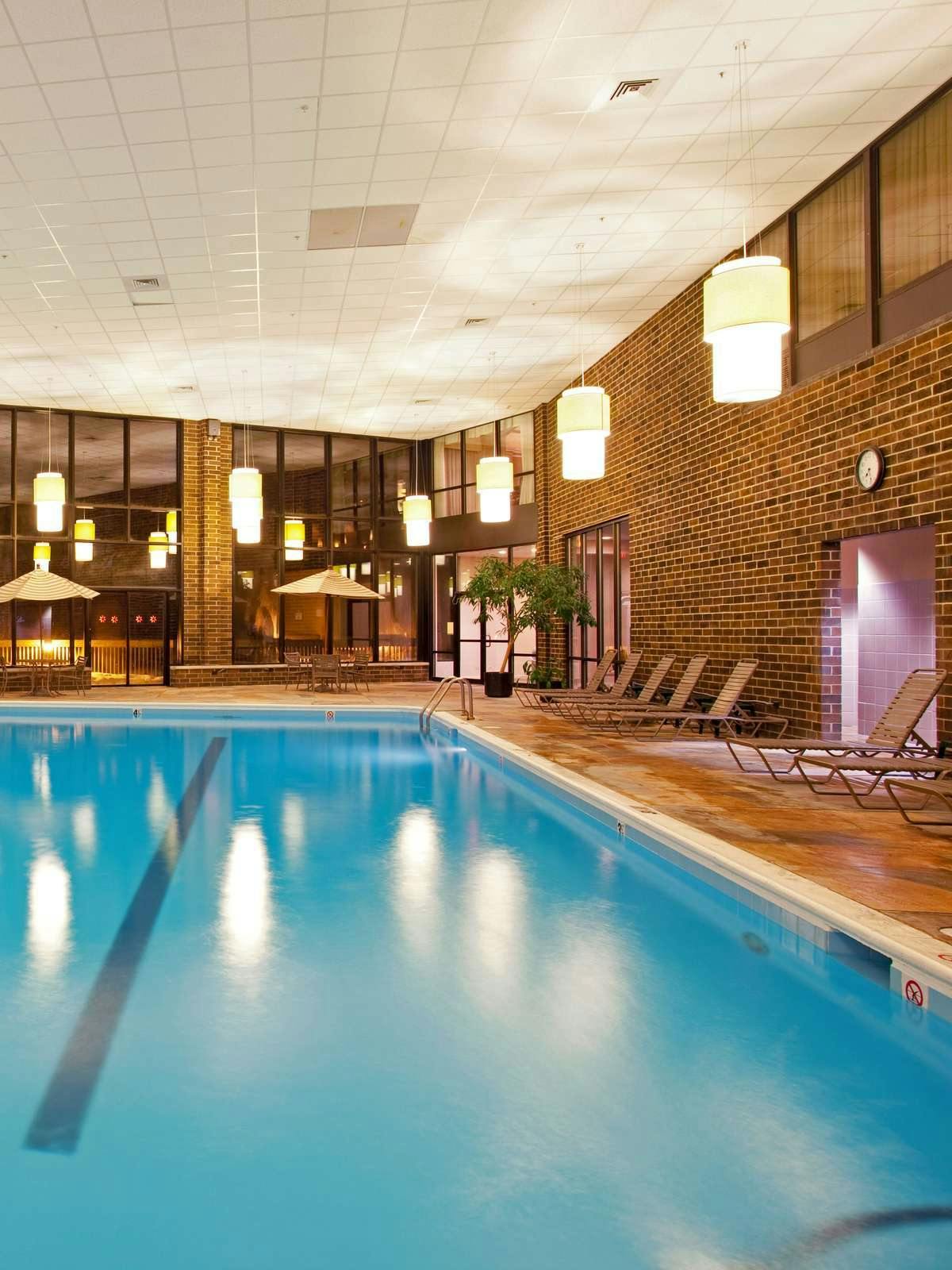 Hotel Holiday Inn Chicago NW Crystal Lake Convention Center photo 3