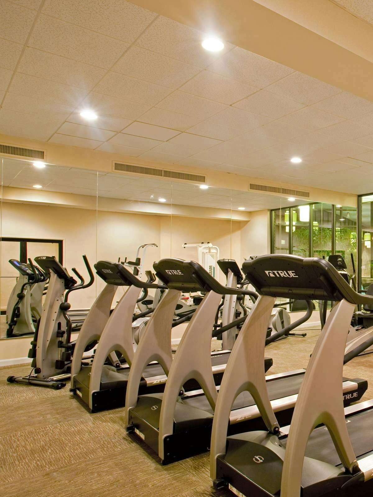 Hotel Holiday Inn Chicago NW Crystal Lake Convention Center photo 4