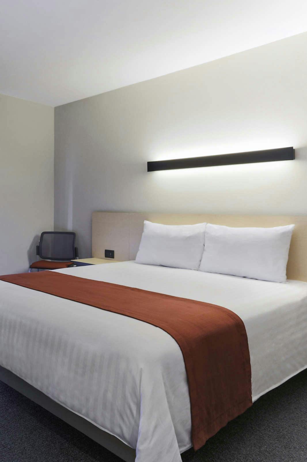 Hotel City Express Plus Guadalajara Expo photo 2