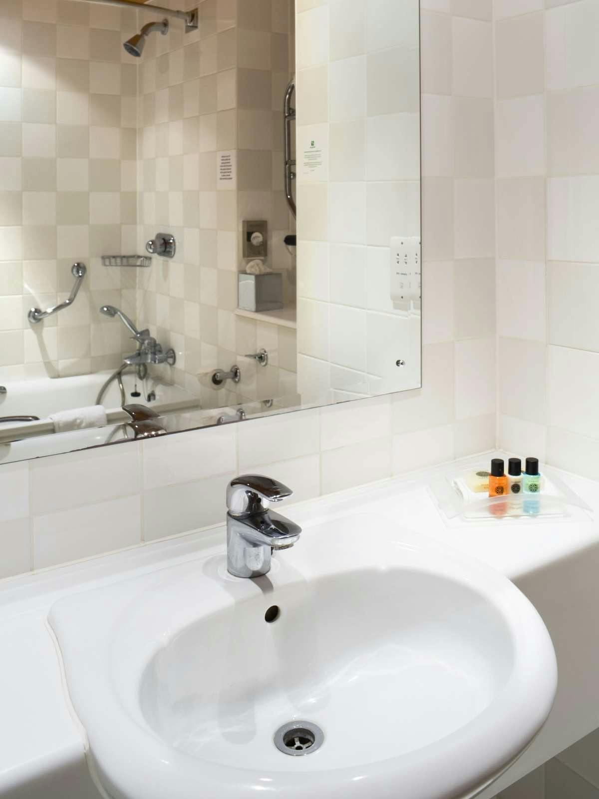 Hotel Holiday Inn Colchester photo 3