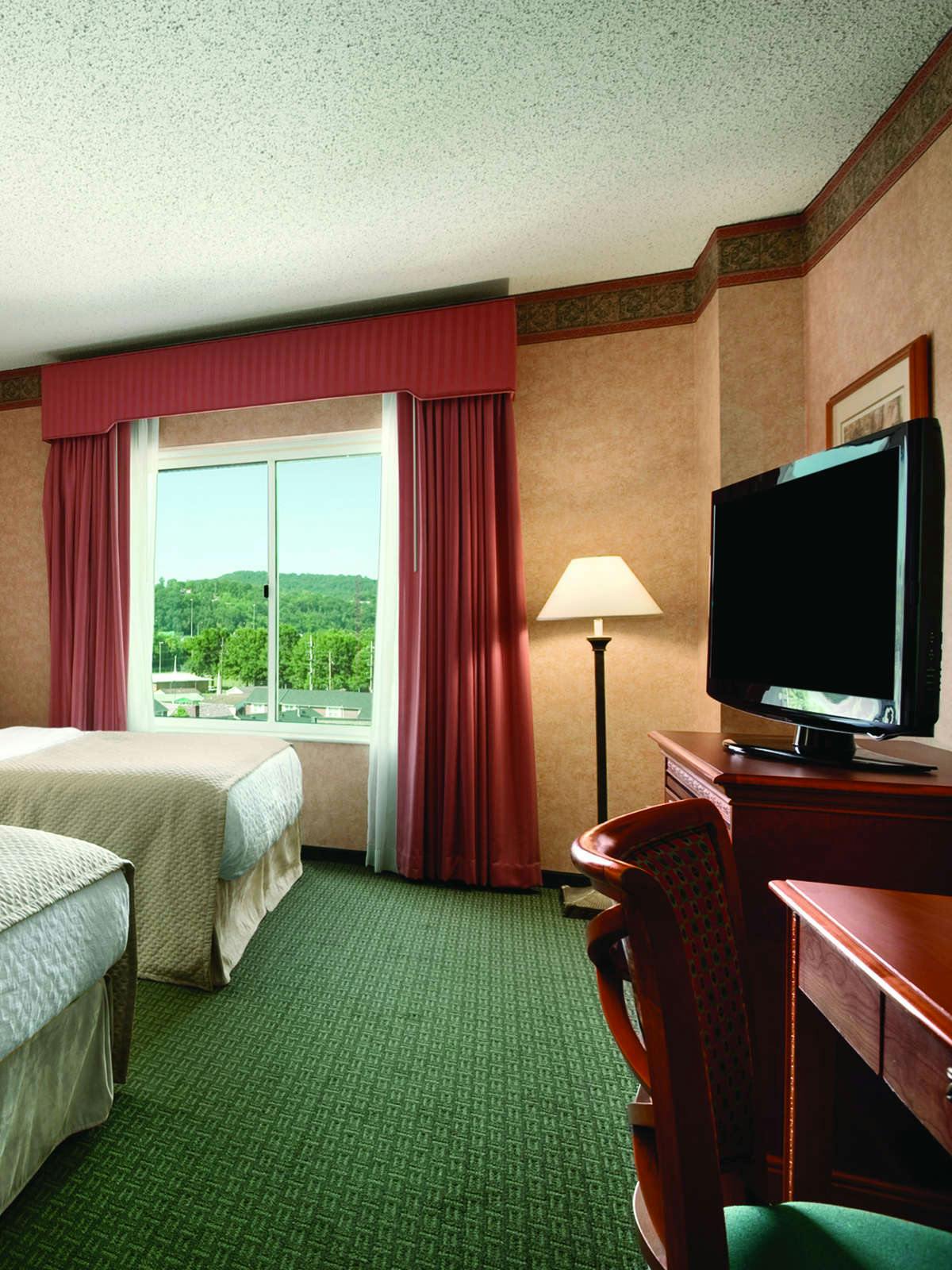 Hotel EMBASSY SUITES CHARLESTON, W.V. photo 2