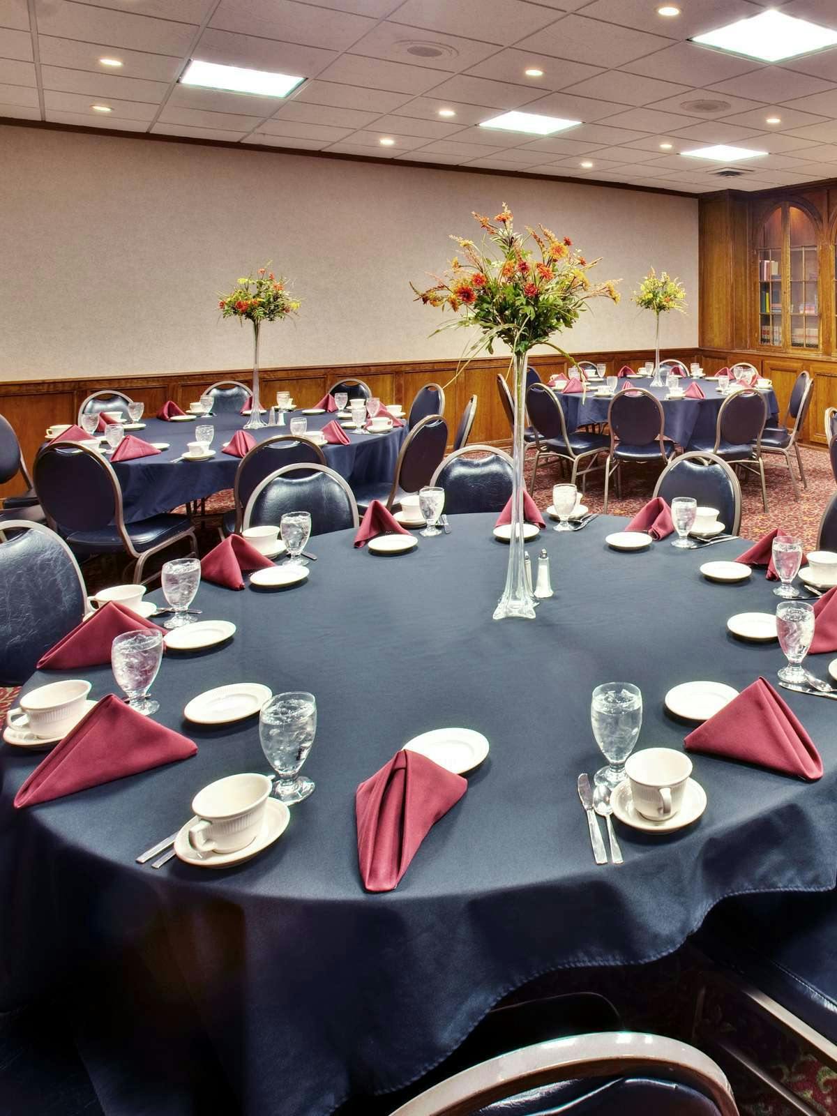 Hotel Holiday Inn Des Moines Airport/Conference Center photo 4