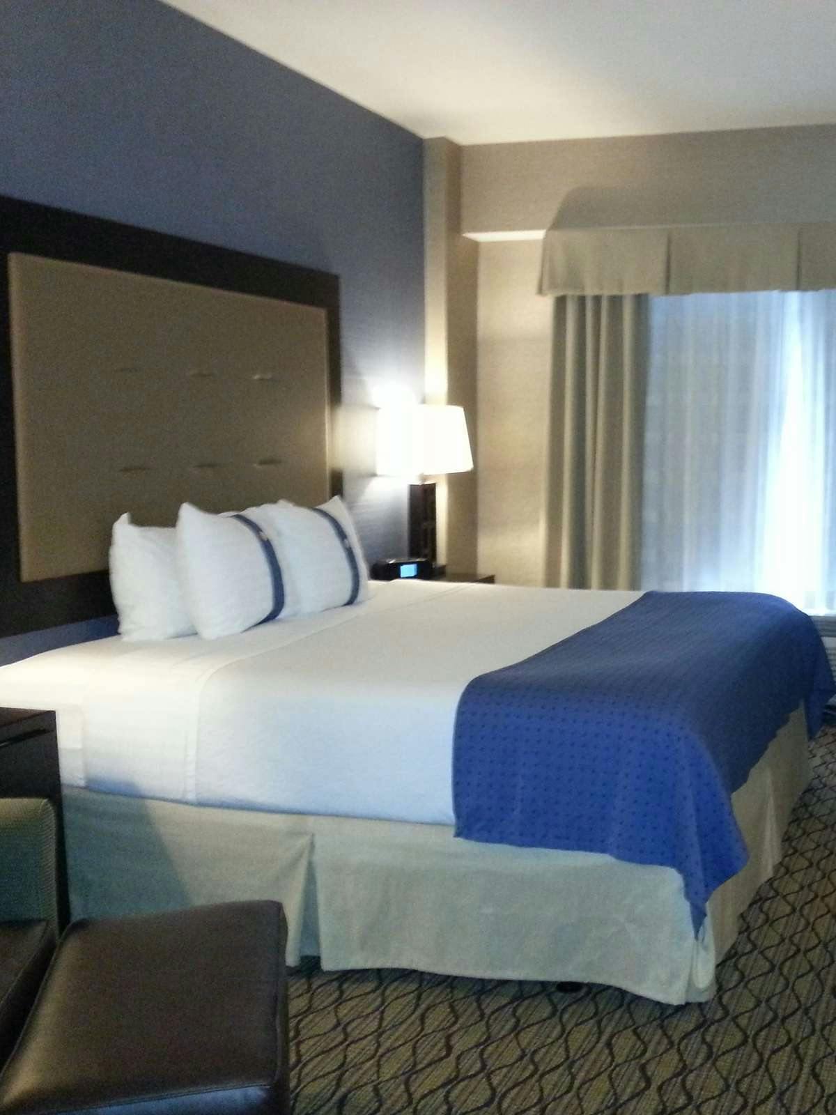 Hotel Holiday Inn Detroit Metro Airport, an IHG Hotel photo 1