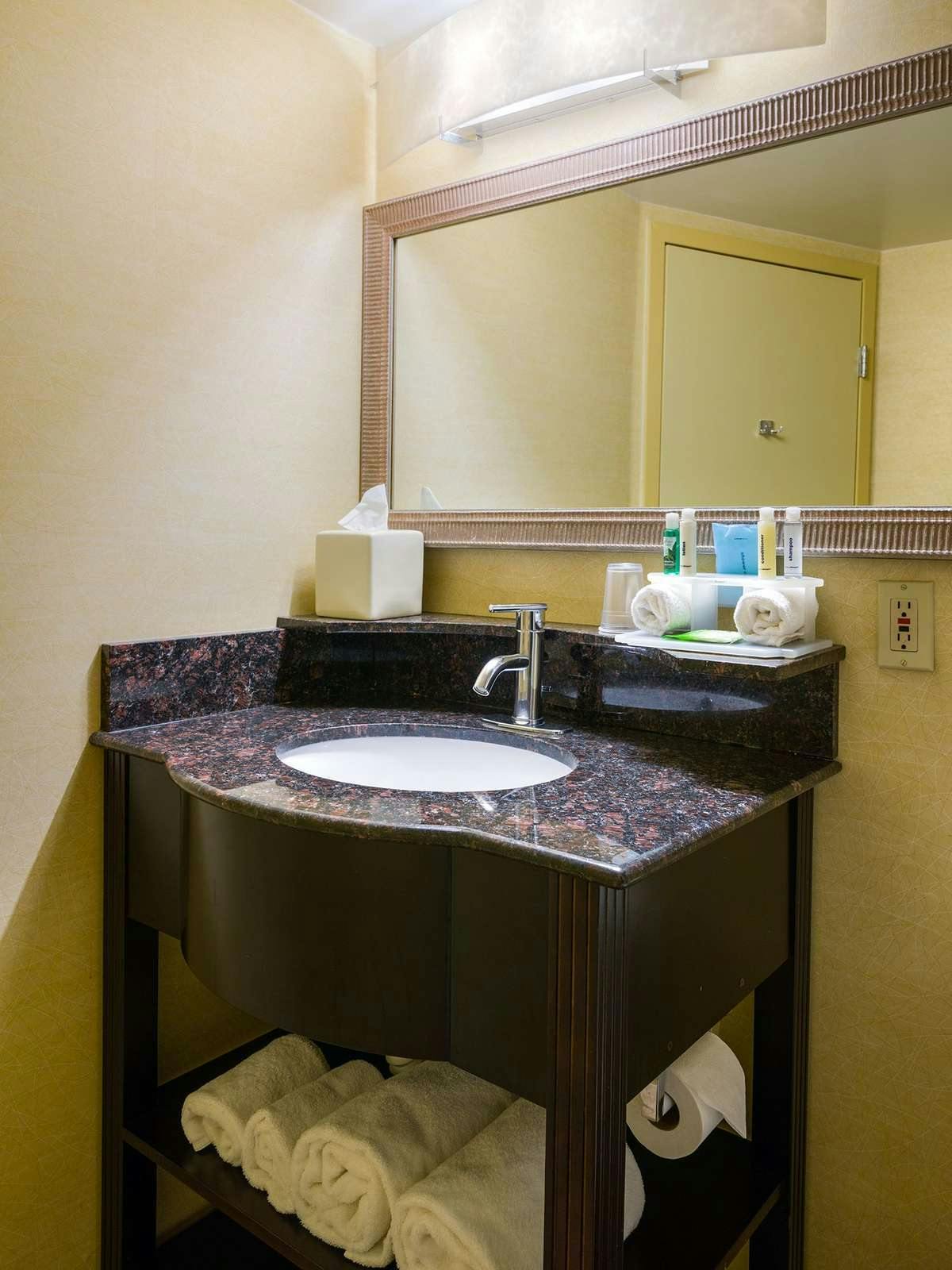 Hotel Holiday Inn Express Andrews AFB photo 3