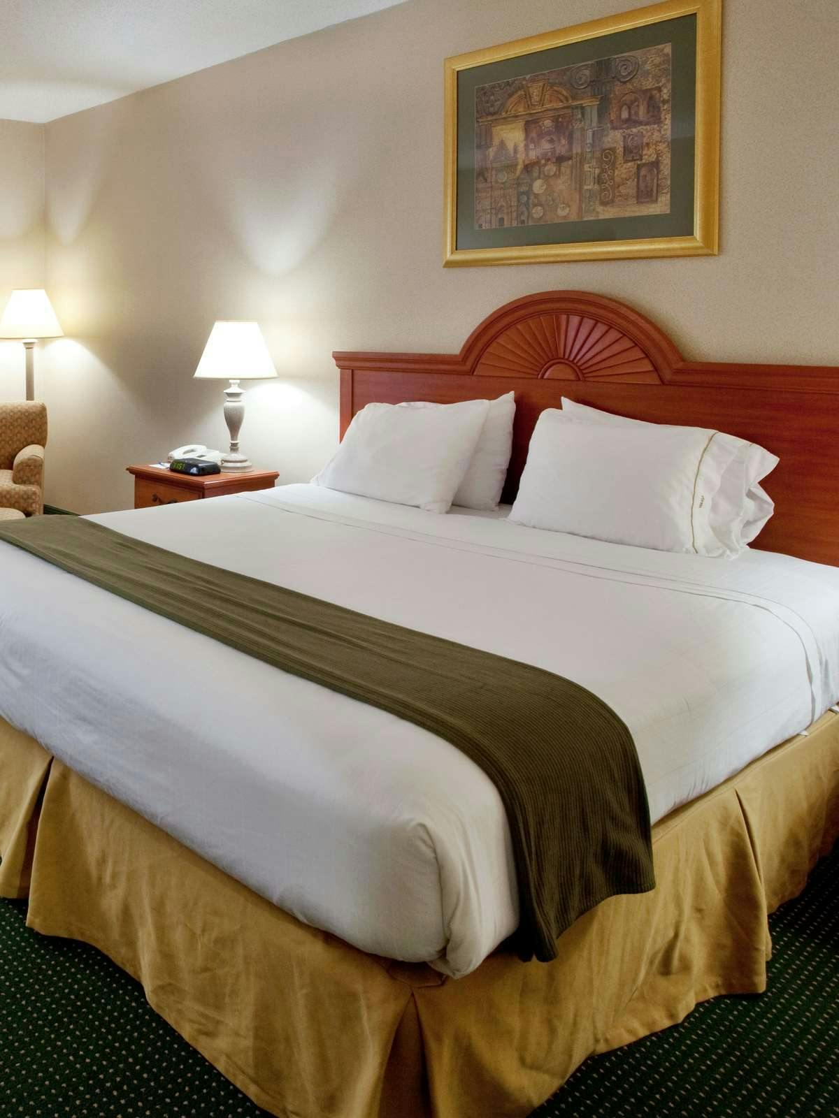 Hotel Holiday Inn Express Anderson photo 1