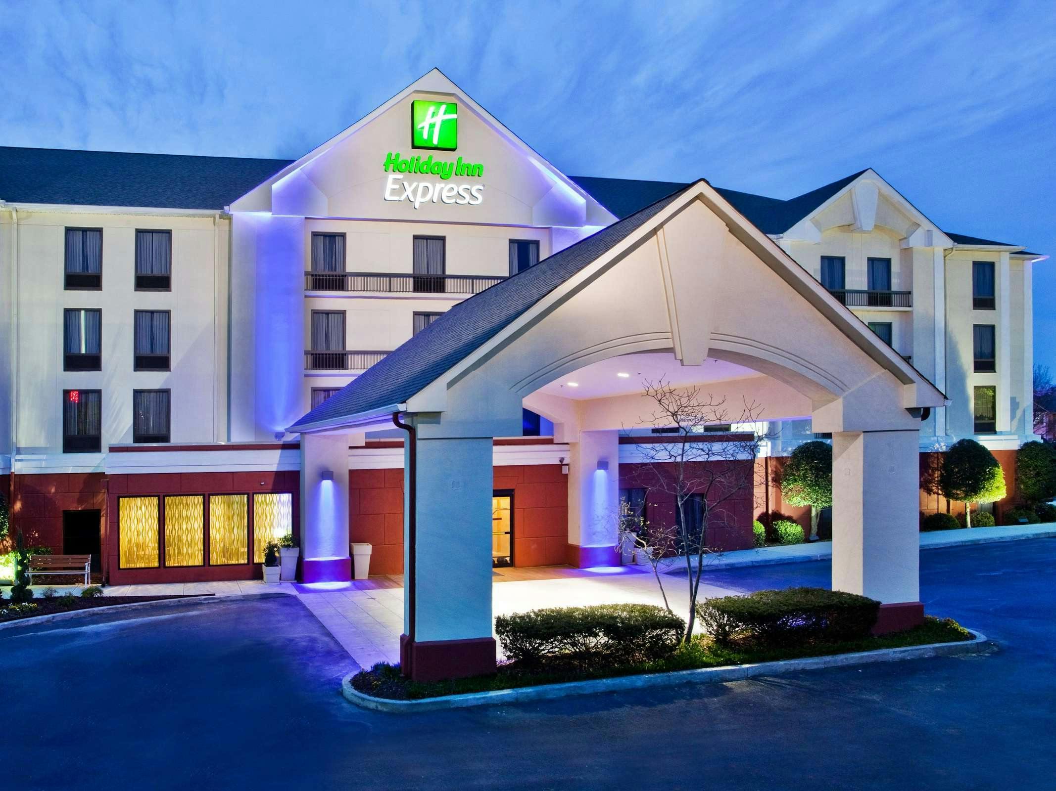 Holiday Inn Express Atlanta West Theme Parks
