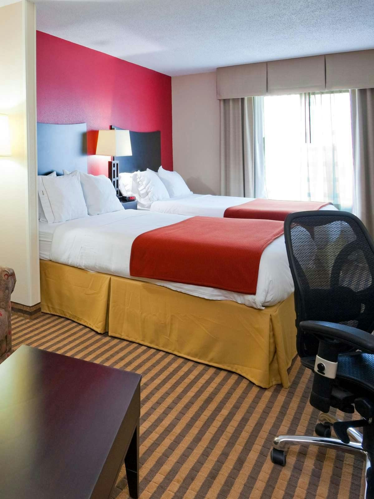 Hotel Holiday Inn Express Atmore photo 1