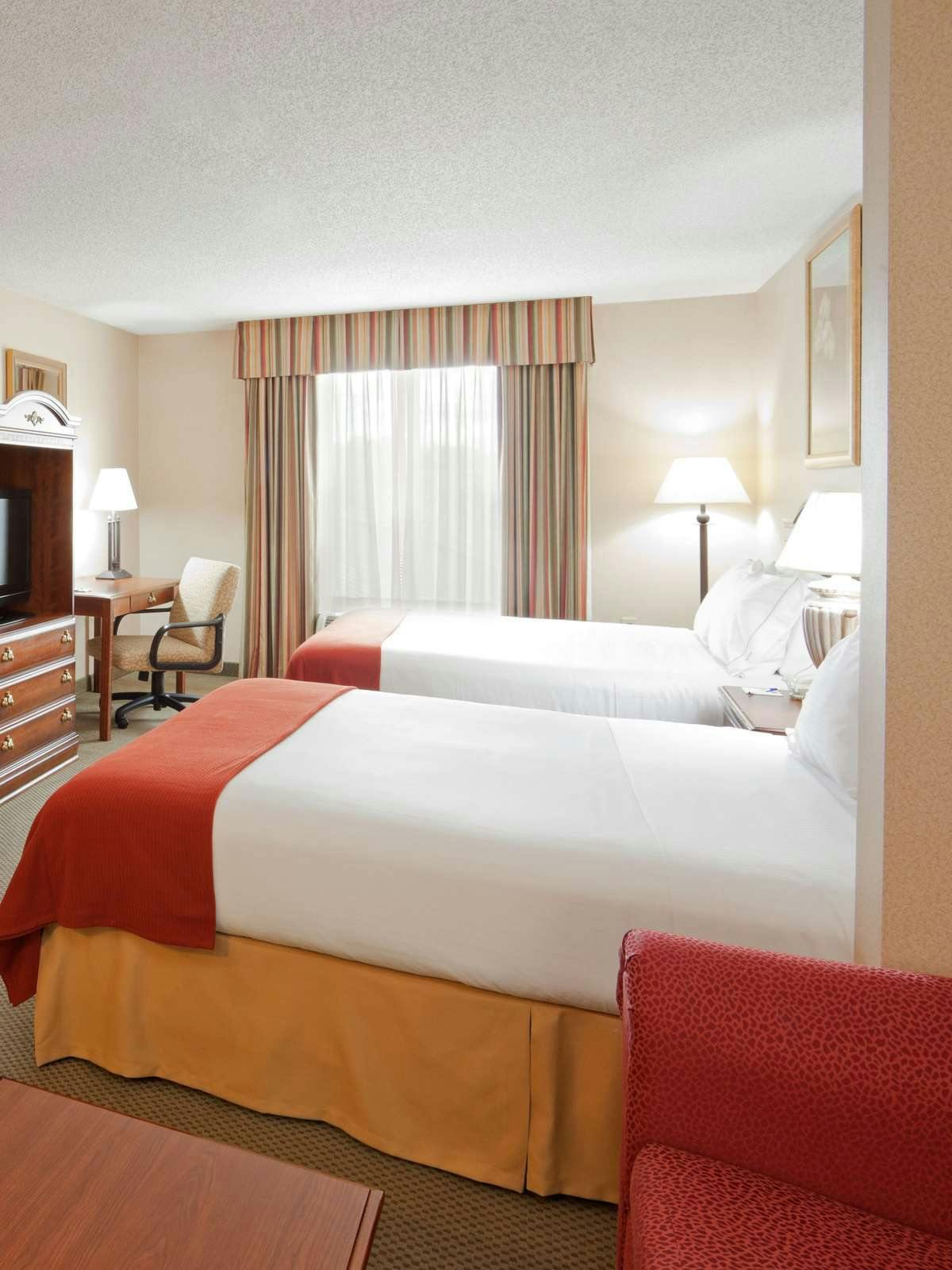 Hotel Holiday Inn Express Auburn University Area photo 1