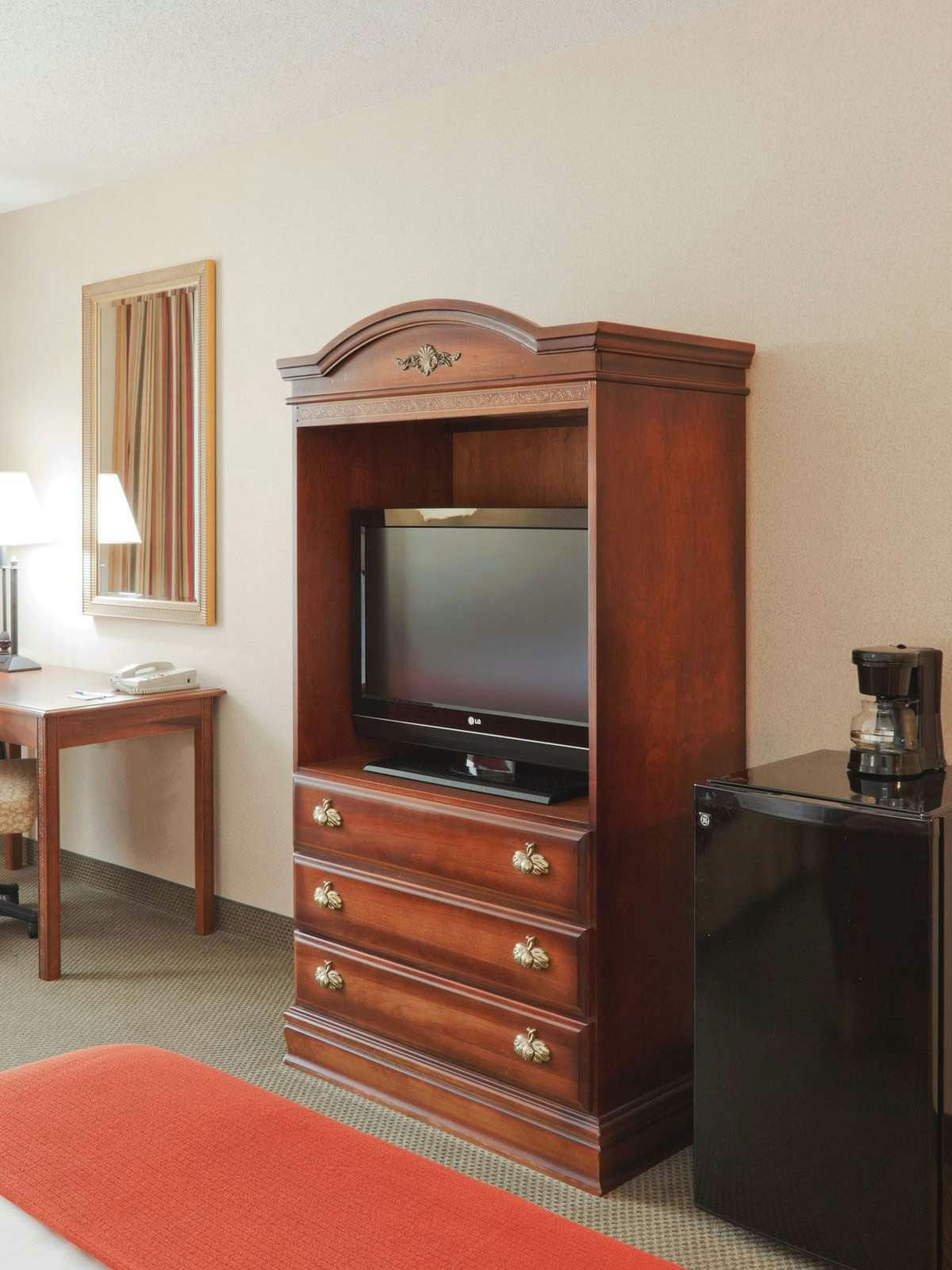 Hotel Holiday Inn Express Auburn University Area photo 3