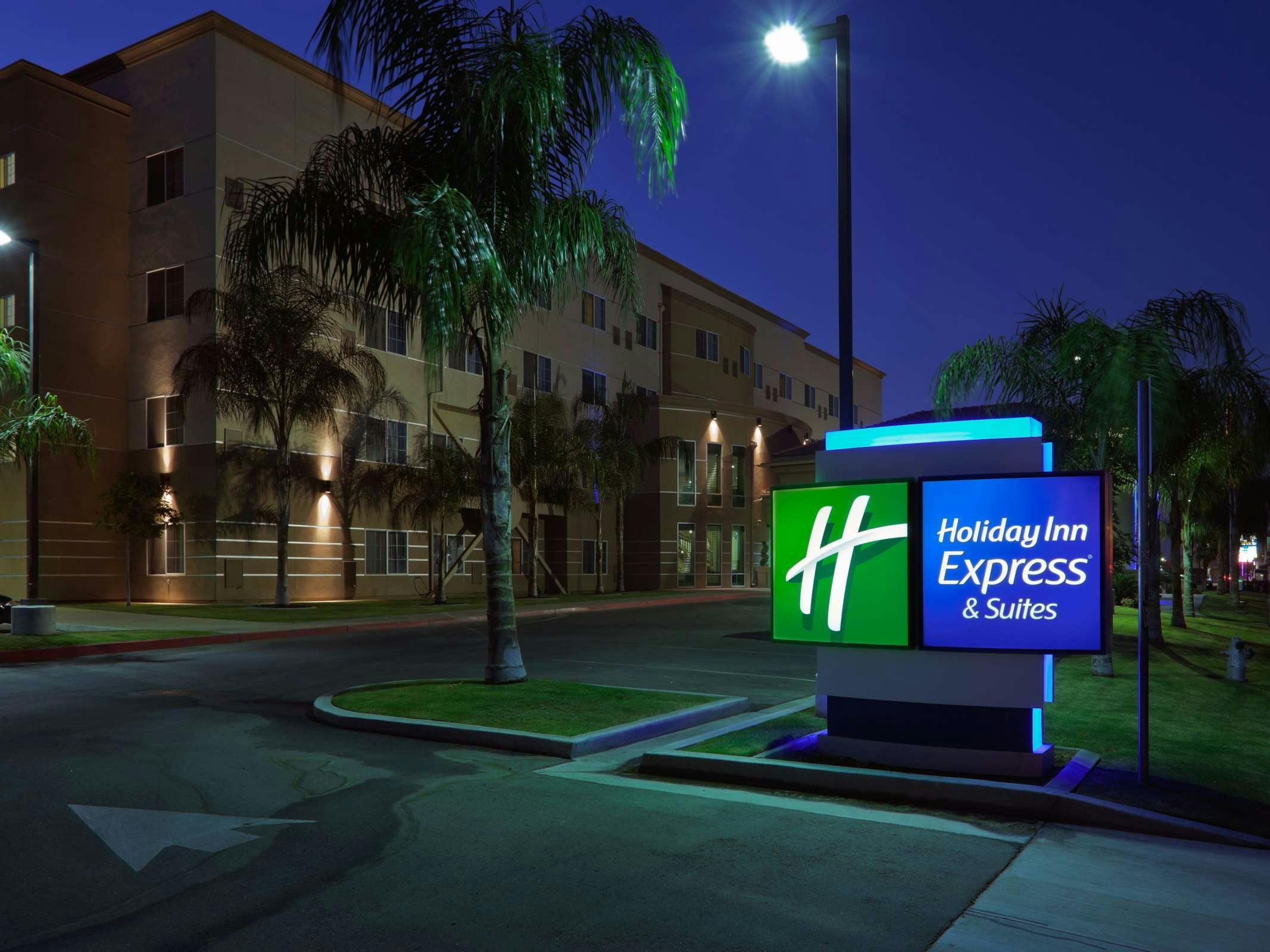 Holiday Inn Express Bakersfield Central